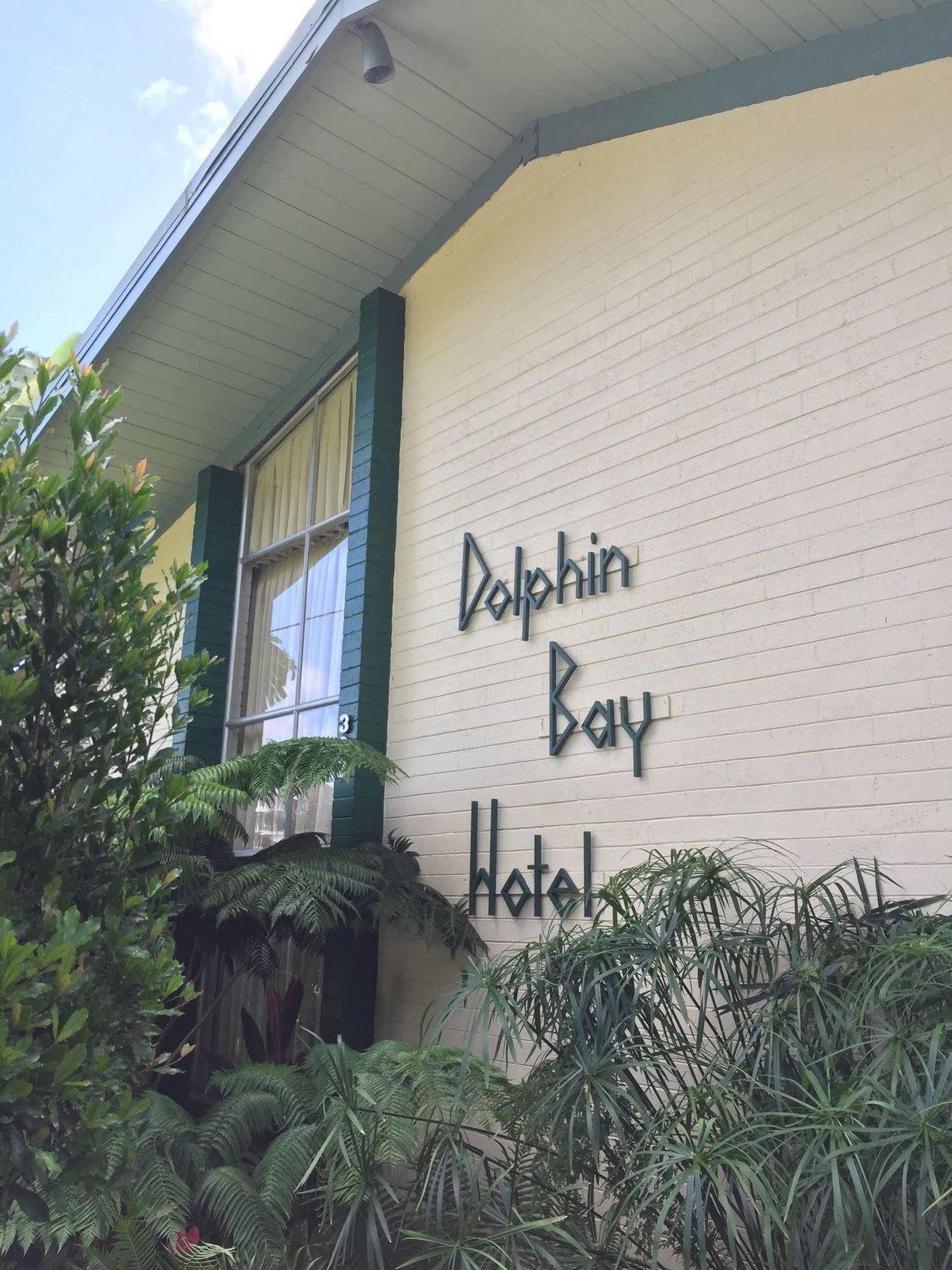 Dolphin Bay Hotel Hilo Exterior photo